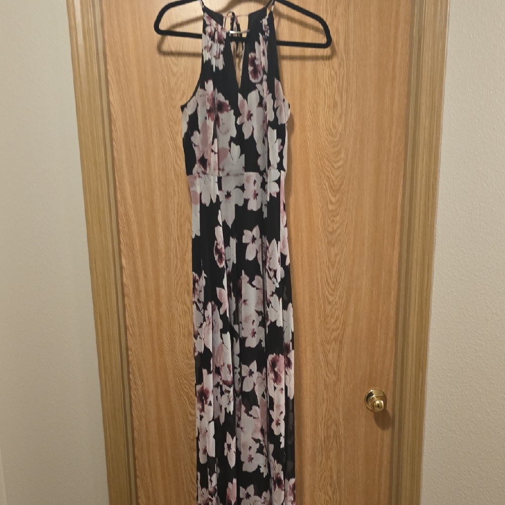 White House|Black Market Floral Deess